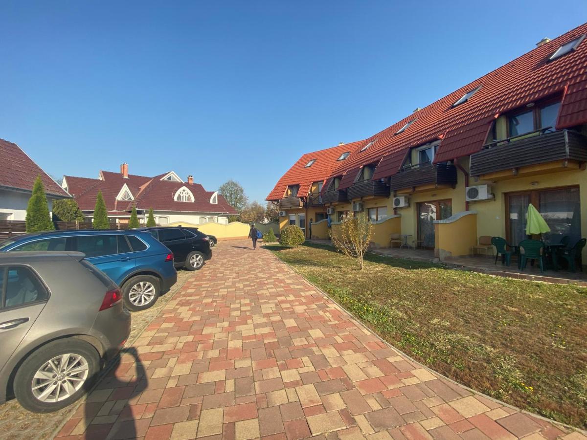 Апартаменты Mimi Apartman Дьюла Экстерьер фото