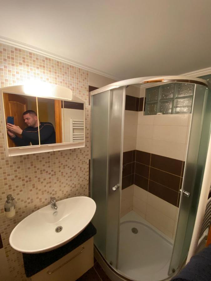 Апартаменты Mimi Apartman Дьюла Экстерьер фото
